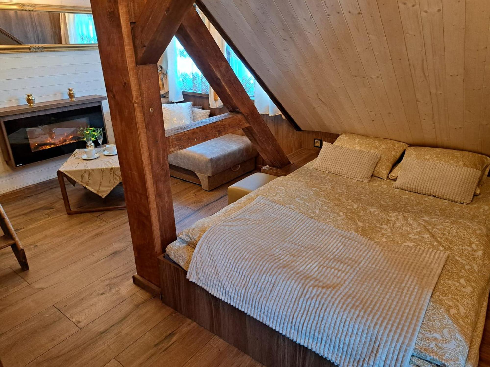 Dworek Biala Dama Pokoje Z Klimatyzacja Gniezno Exterior foto